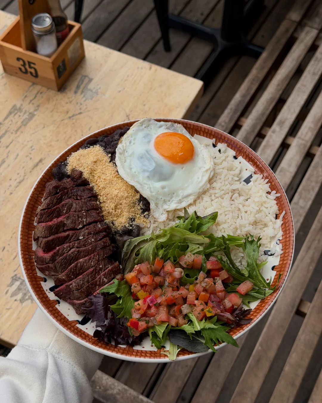Brazilian PF with picanha, rice, beans, egg, farofa and fresh salad